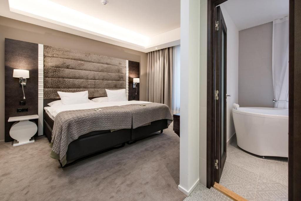 Apartment with Sauna and Kitchen with Spa Access room - Image 3