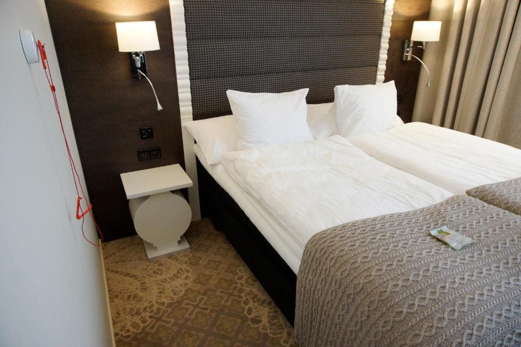 Double Room with Spa Access – Accessible room - Image 1