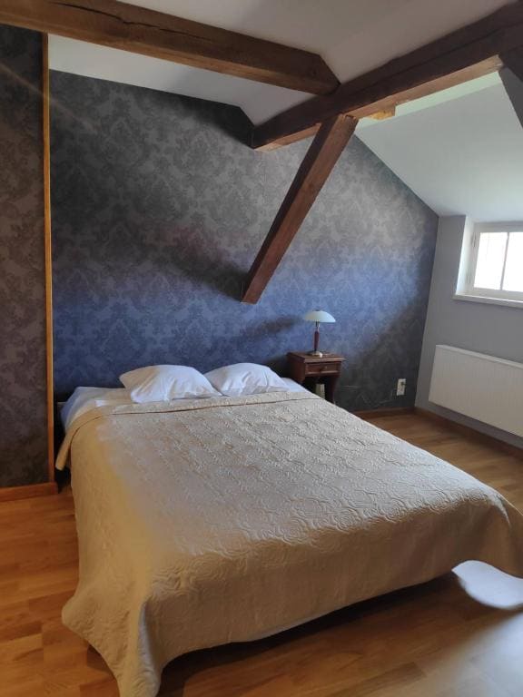 One-Bedroom Apartment room - Image 2