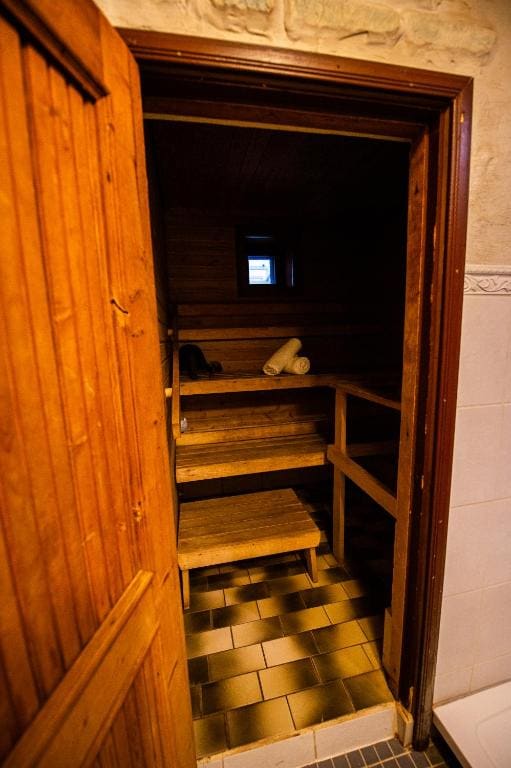 Suite with Sauna room - Image 1