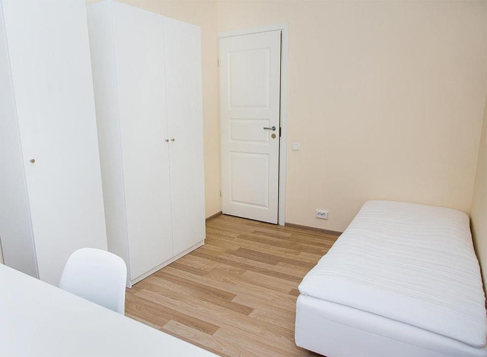 Room room - Image 1
