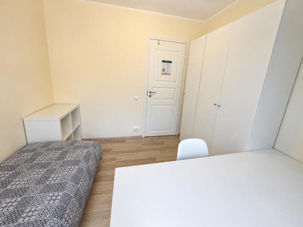 Room room - Image 3