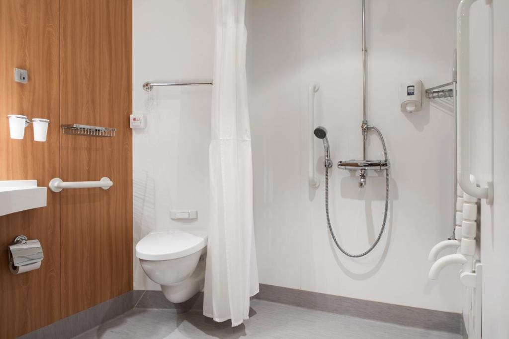 Deluxe Cabin room - Image 3