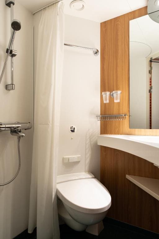 Standard Twin Room with Sea View room - Image 1