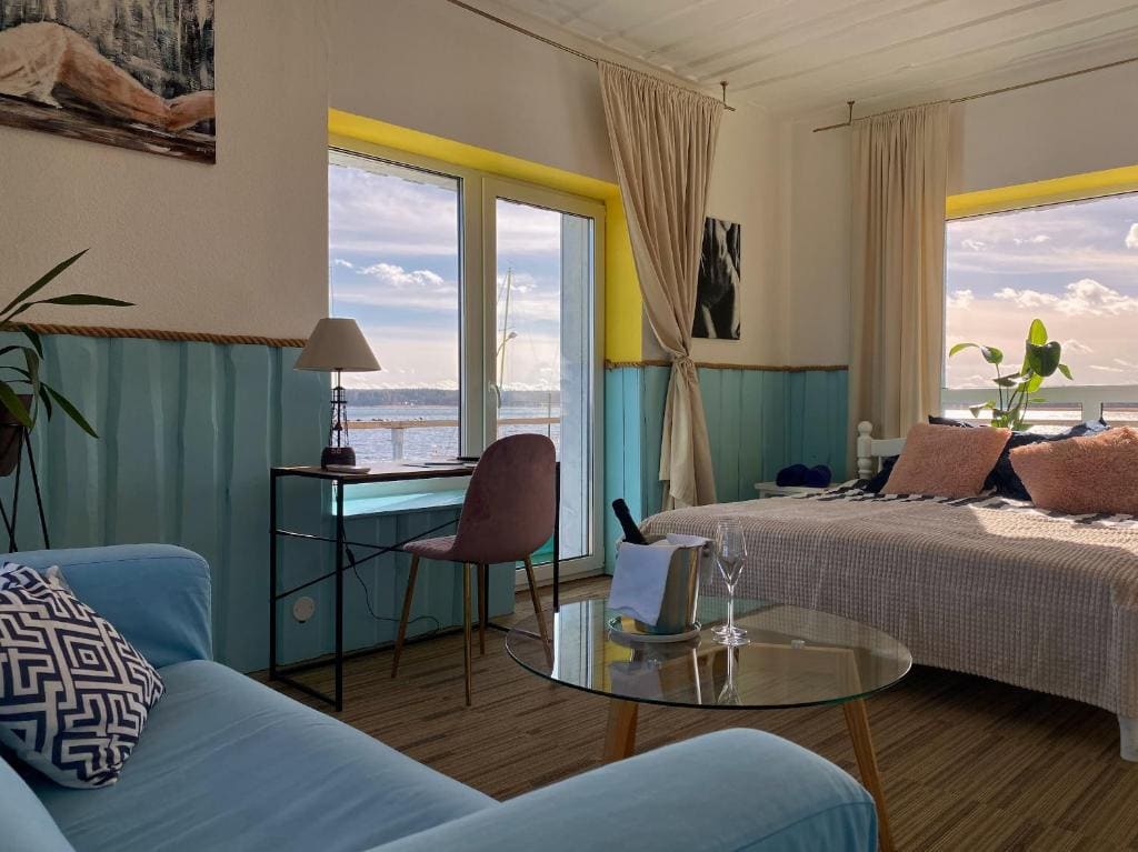 Deluxe Double Room with Balcony and Sea View room - Image 2