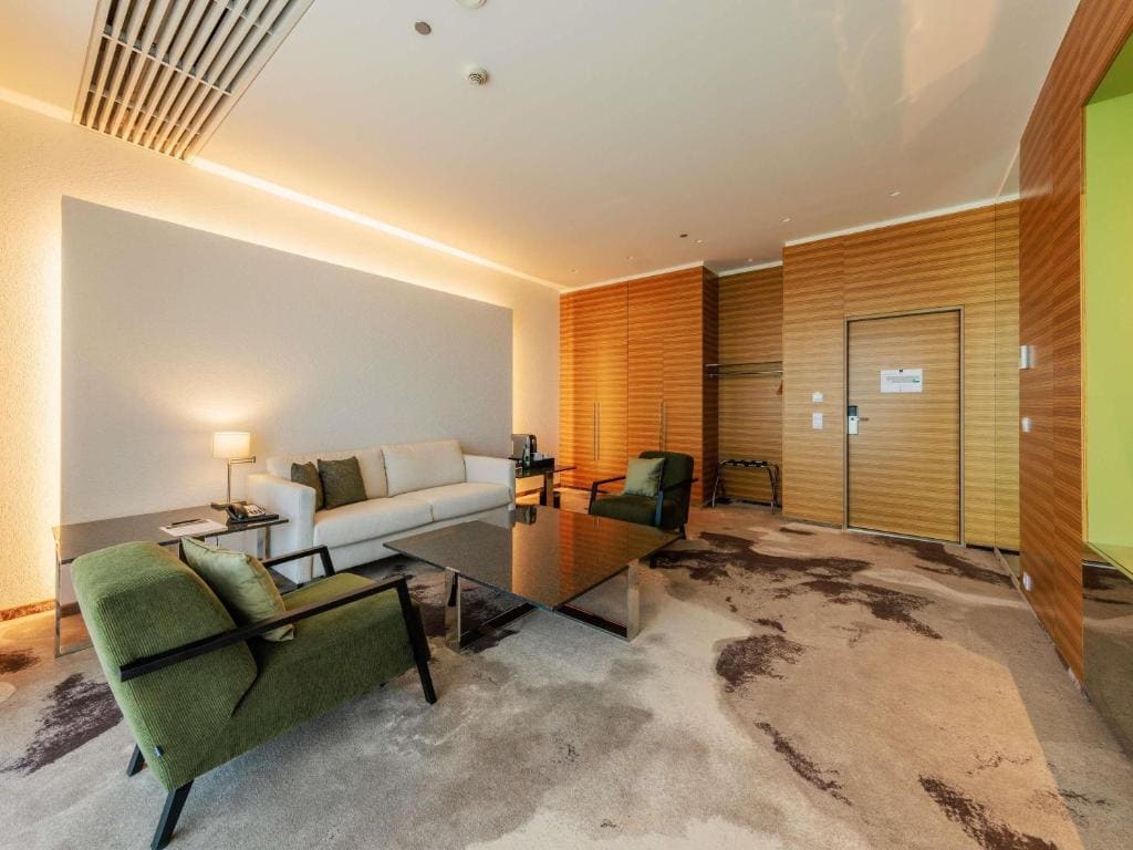 Suite with One Double Bed room - Image 3