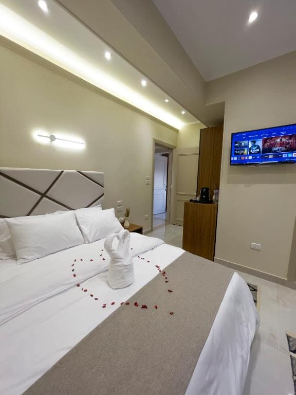 Queen Room with Balcony room - Image 1