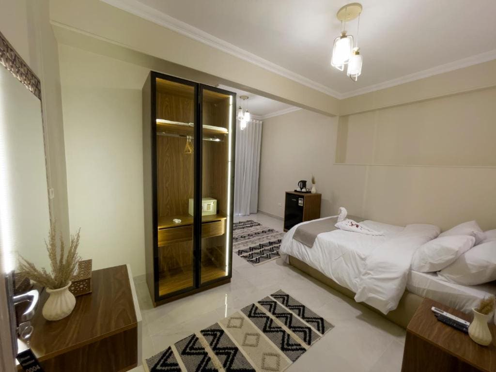 Double Room with Balcony room - Image 2