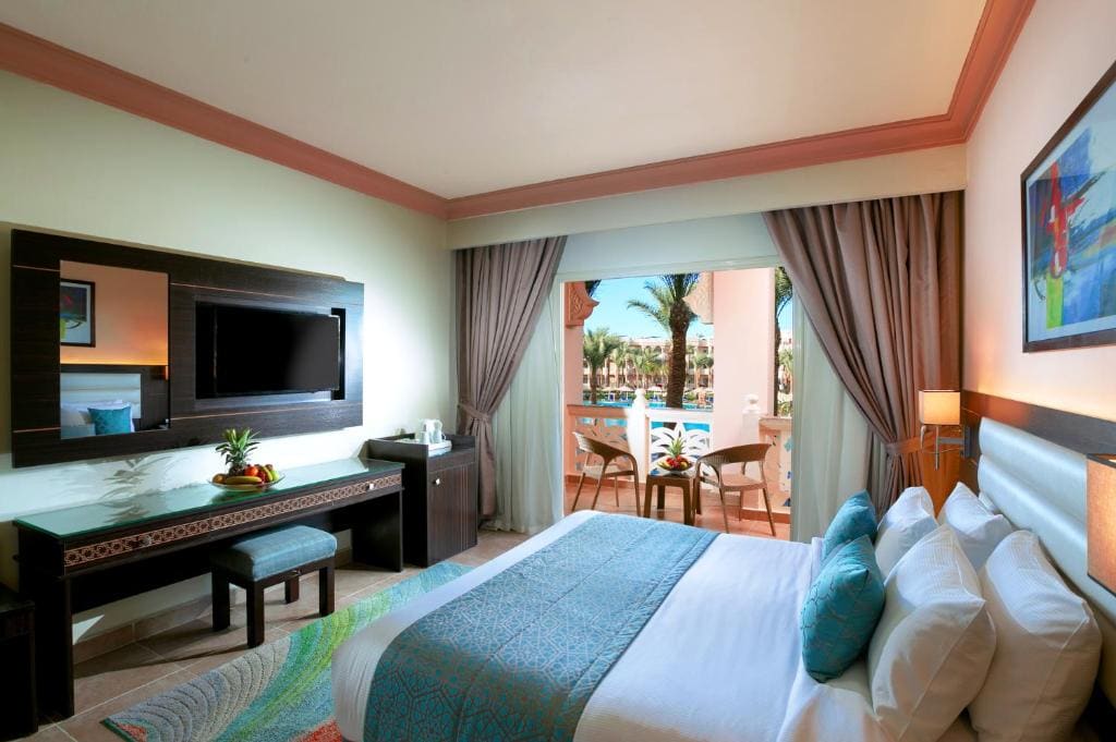 Deluxe Double Room with Pool View room - Image 2