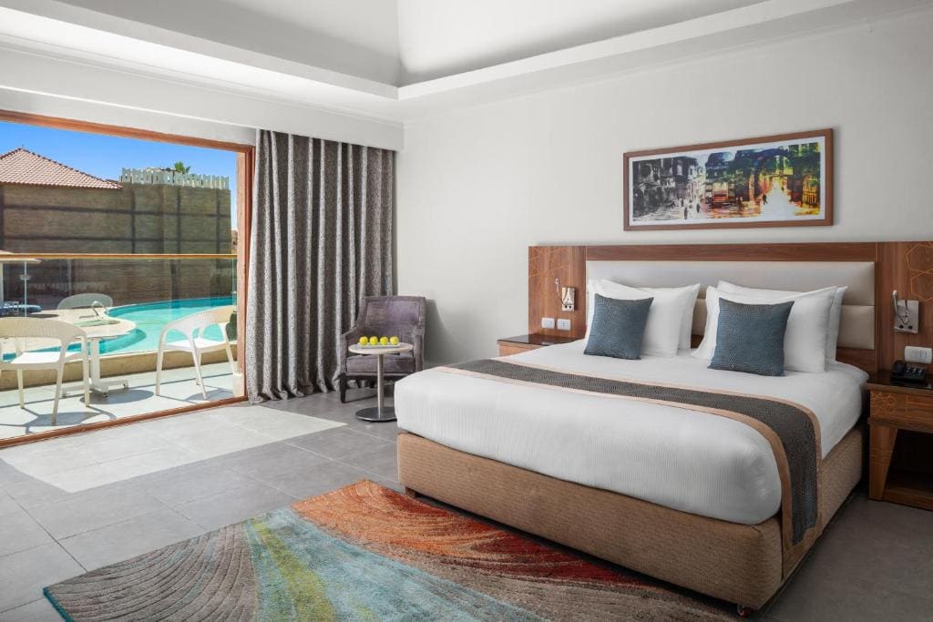 Jacuzzi Bungalow room - Image 2