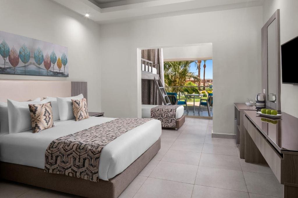 Deluxe Family Room room - Image 2