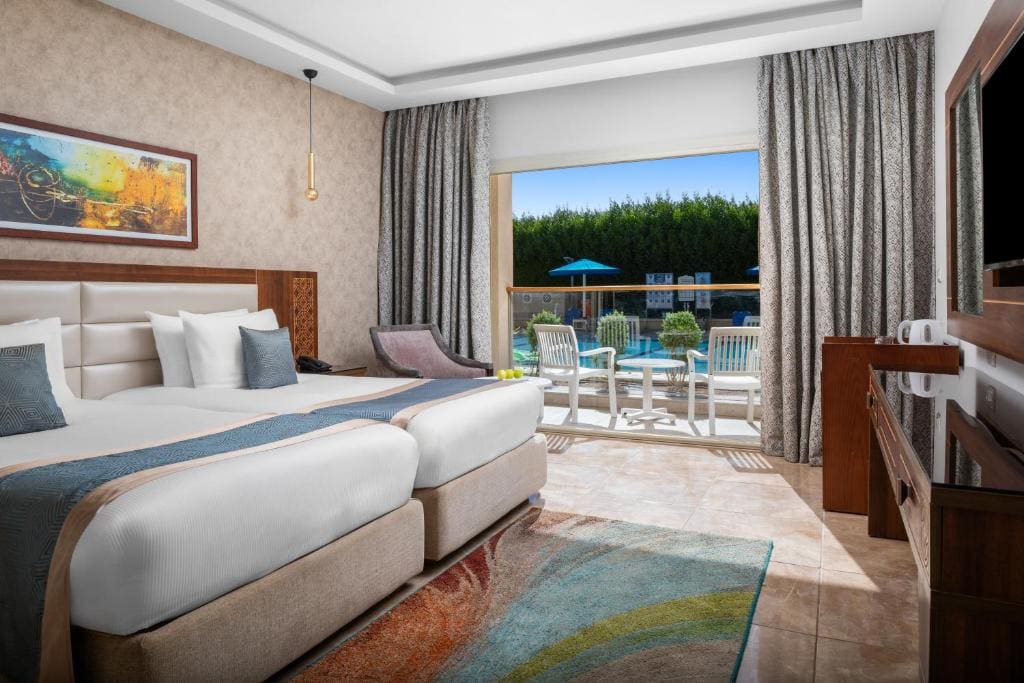 King Suite with Pool View room - Image 3