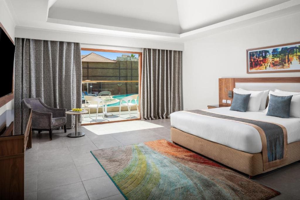 Jacuzzi Bungalow room - Image 3