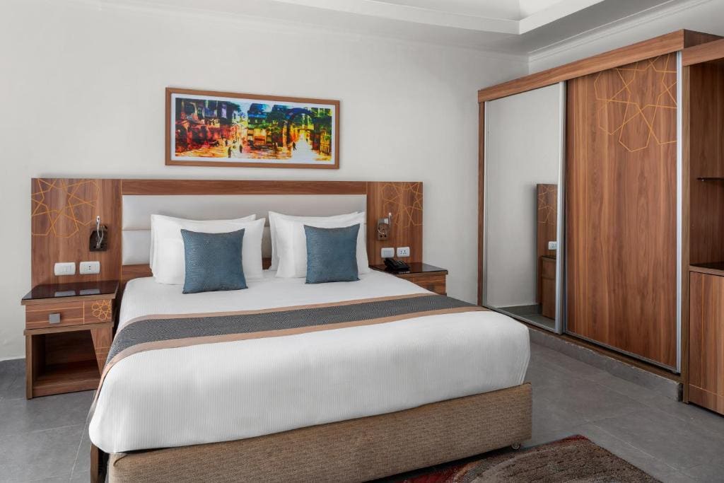 Jacuzzi Bungalow room - Image 1
