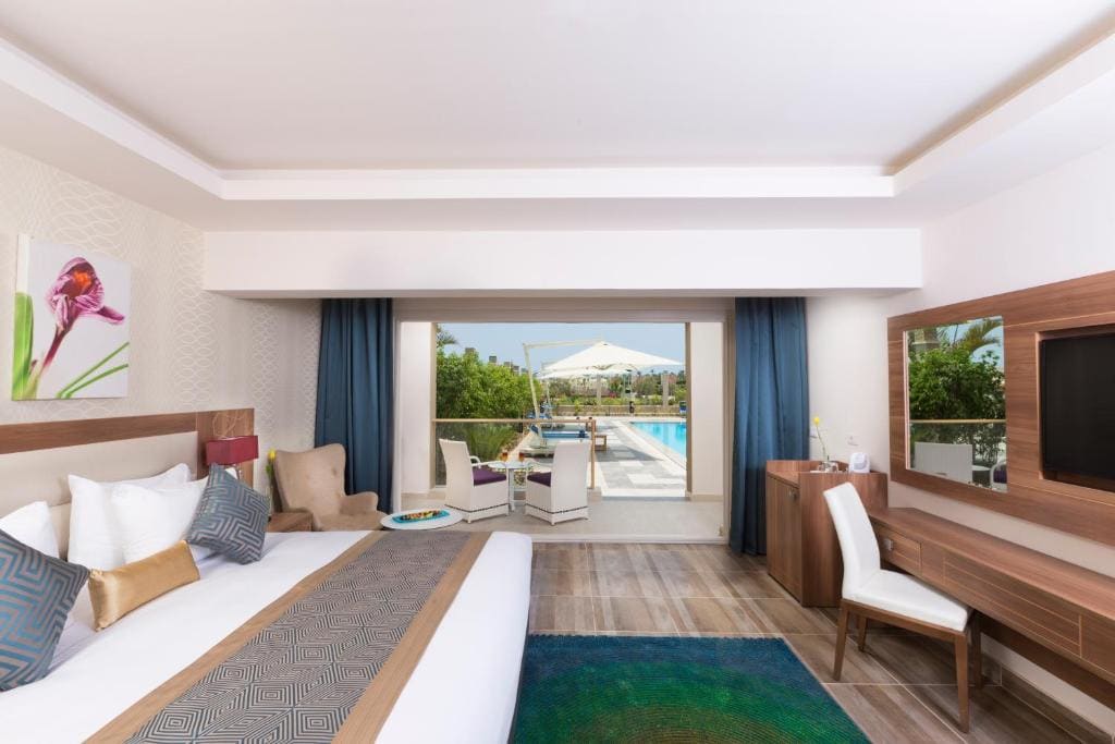 King Suite with Pool View room - Image 2