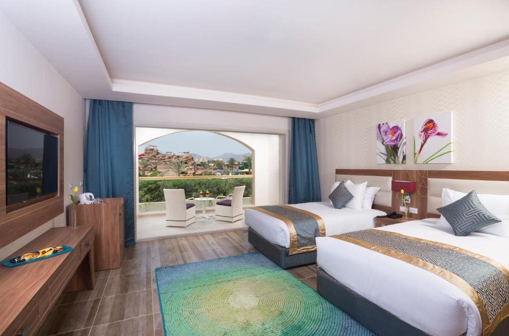 King Suite with Pool View room - Image 1