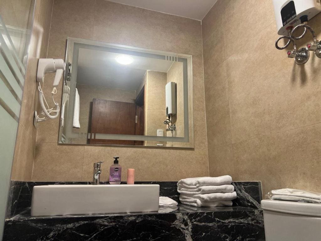 Double Room with Balcony room - Image 3