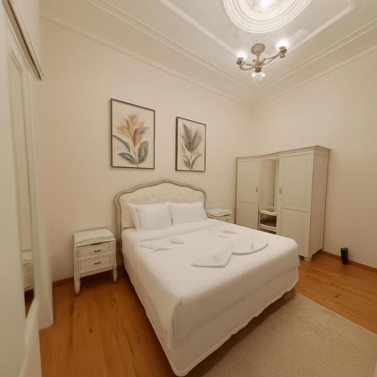 Studio with Spa Bath room - Image 2