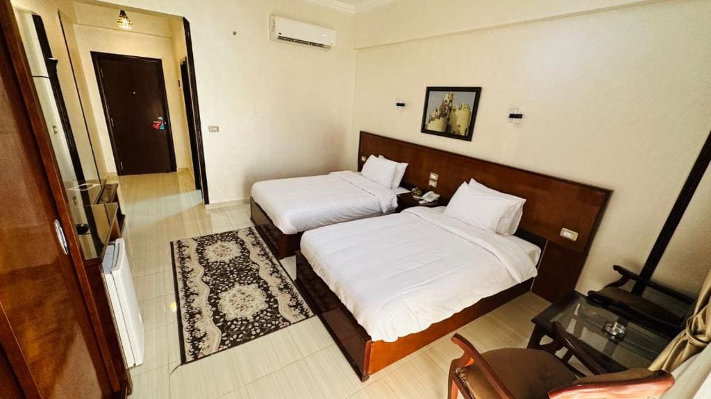 Double Room with Pool View room - Image 1