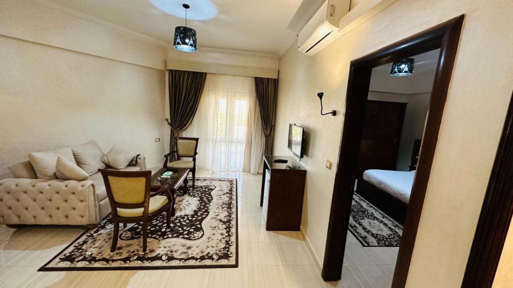 Double Room with Balcony room - Image 2