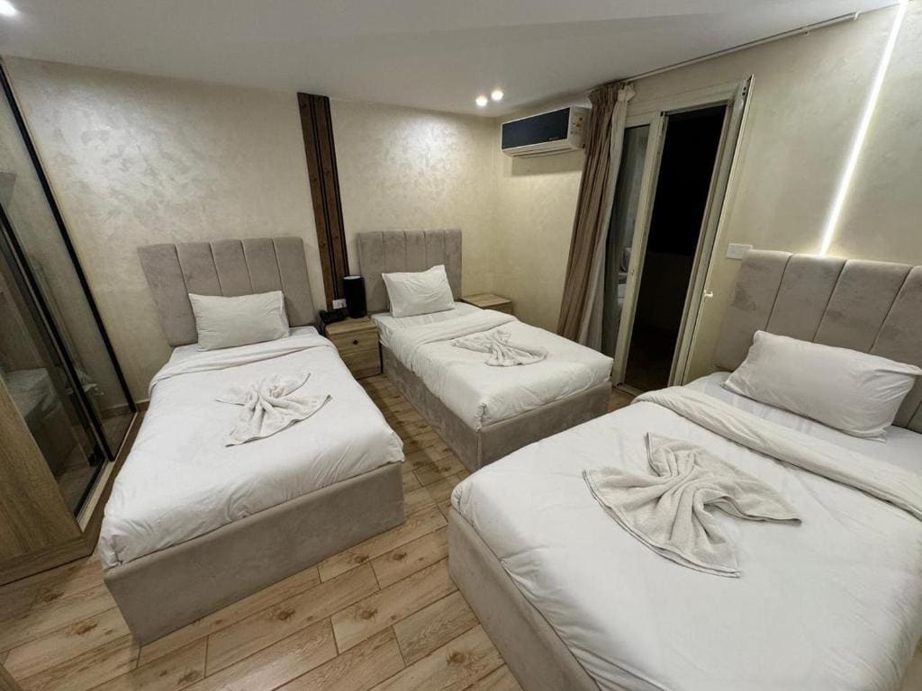 Classic Triple Room room - Image 3