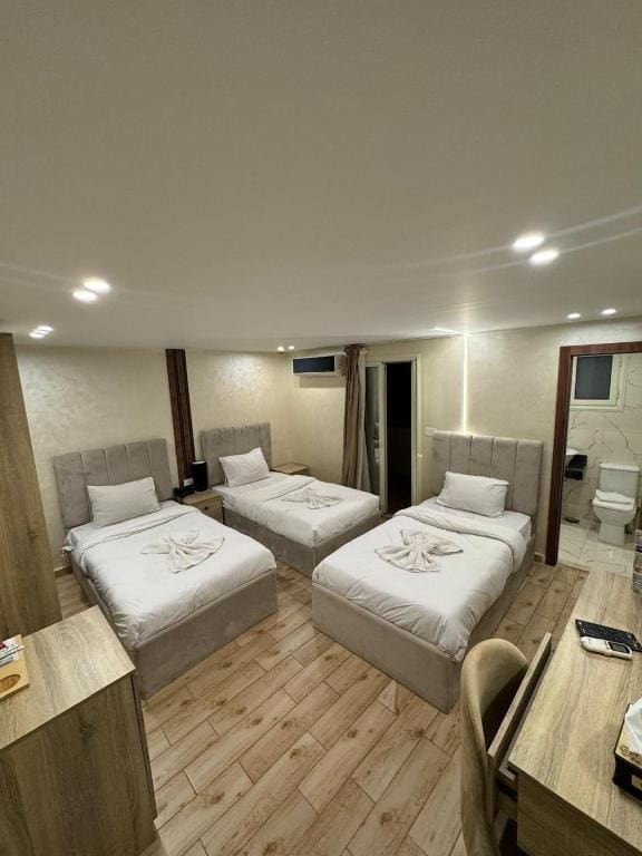 Classic Triple Room room - Image 2