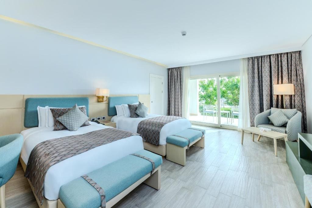 Deluxe Double or Twin Room with Pool View room - Image 2