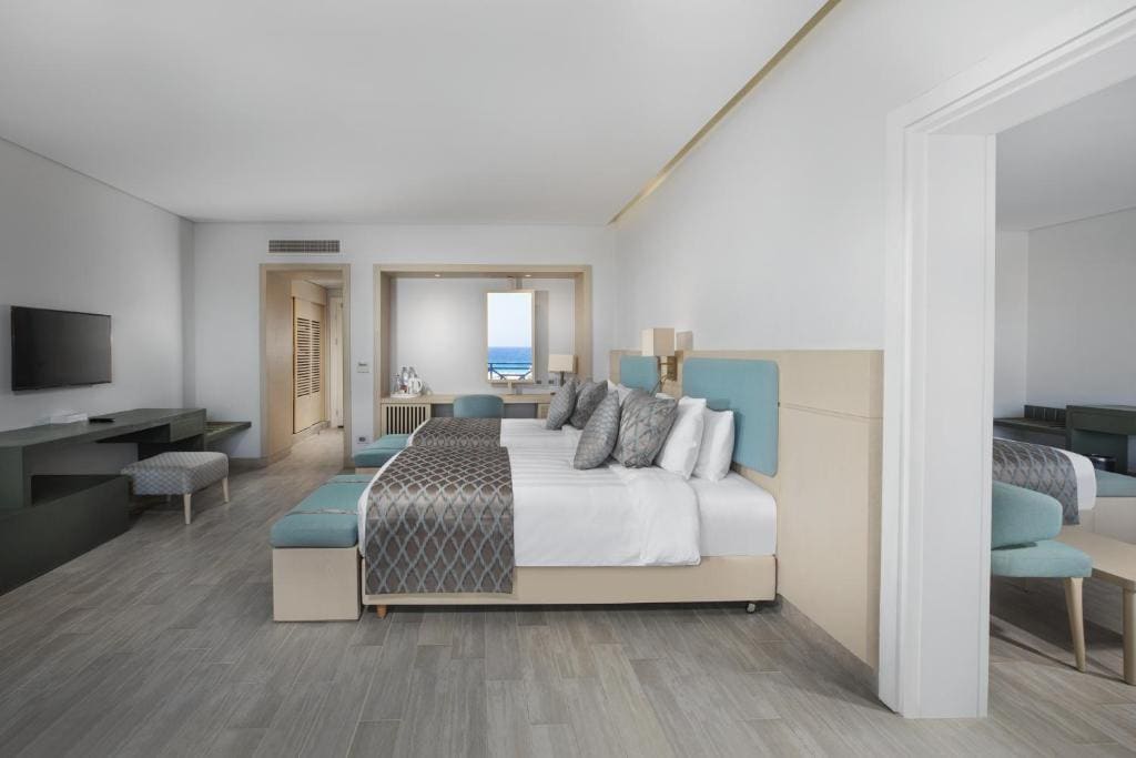 Deluxe Double or Twin Room with Sea View room - Image 3