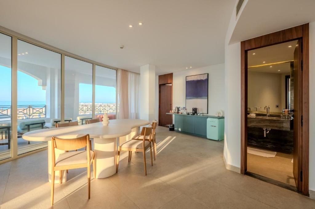 Panoramic Suite room - Image 2
