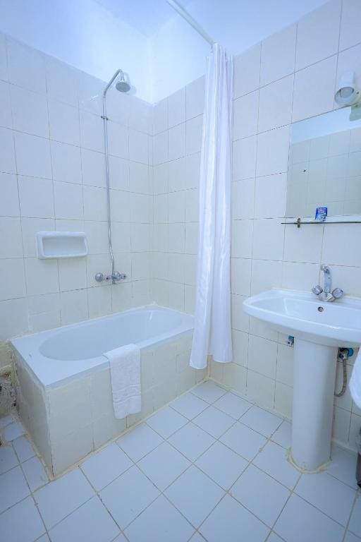 Superior Twin Room room - Image 2