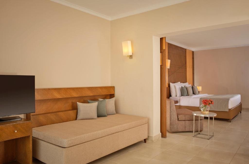Family Room room - Image 2