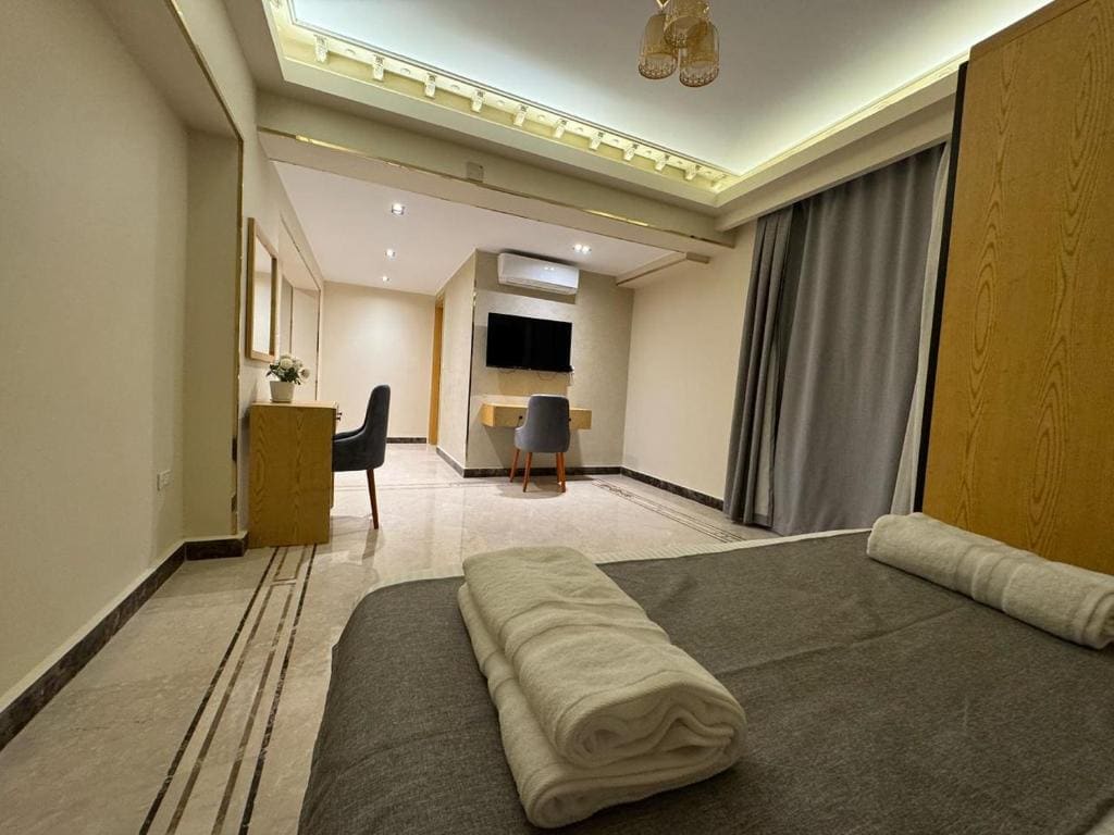 Double Room with Pool View room - Image 1