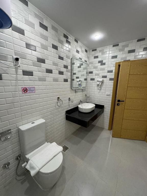 Deluxe Quadruple Room room - Image 2