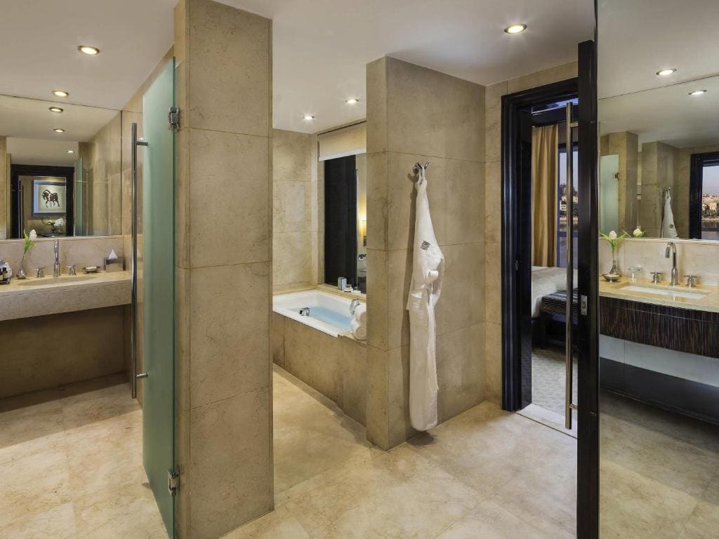Fairmont Gold Suite with Nile View- Lounge access room - Image 3