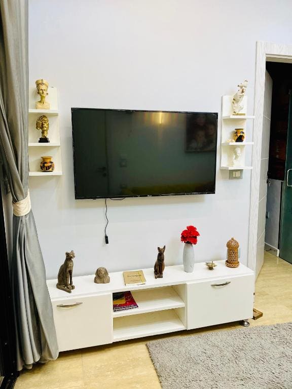 One-Bedroom House room - Image 1