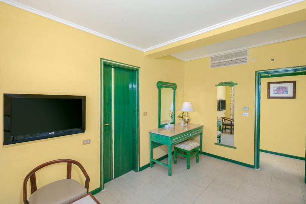 Superior Sea View Suite room - Image 3