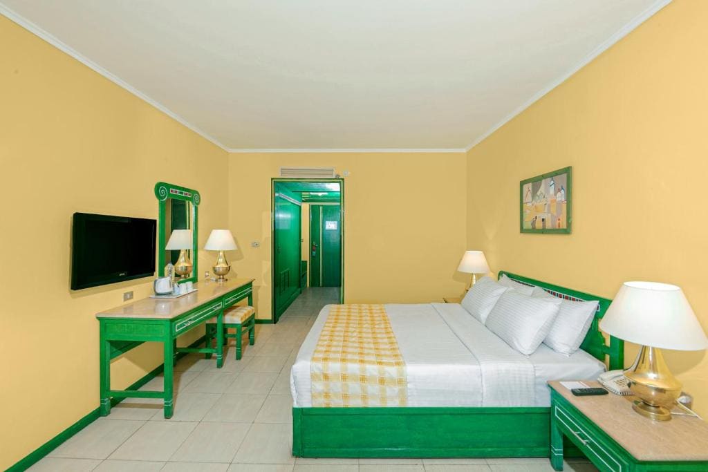Superior Partial Sea View Room room - Image 2