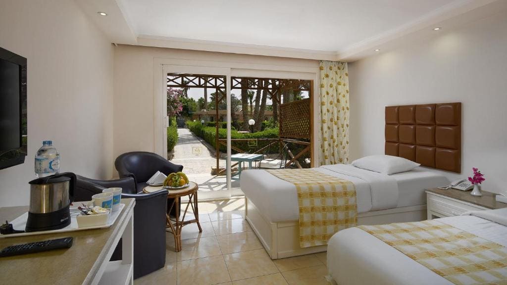 Deluxe Sea View Room room - Image 3