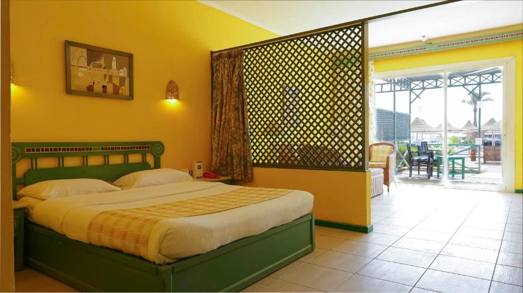 Deluxe Sea View Room room - Image 2
