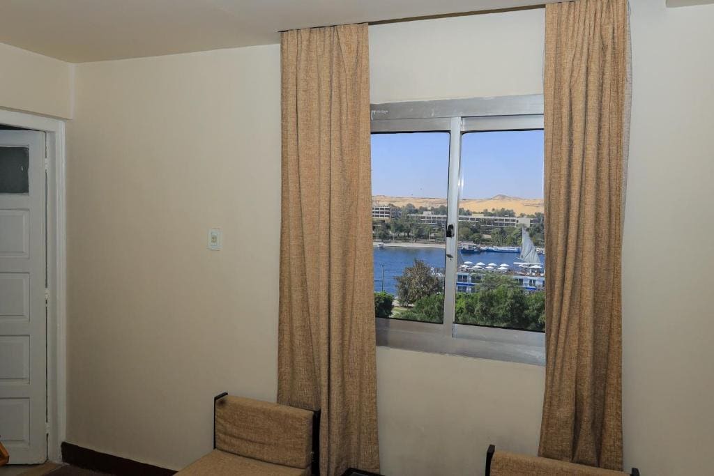Deluxe Nile King Room room - Image 3