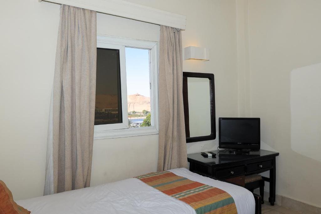Deluxe Nile Twin Room room - Image 3
