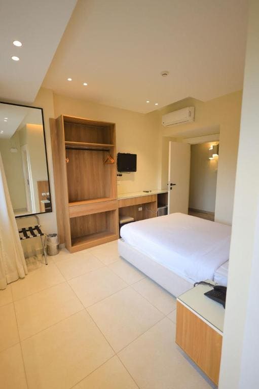 Superior King Room room - Image 1