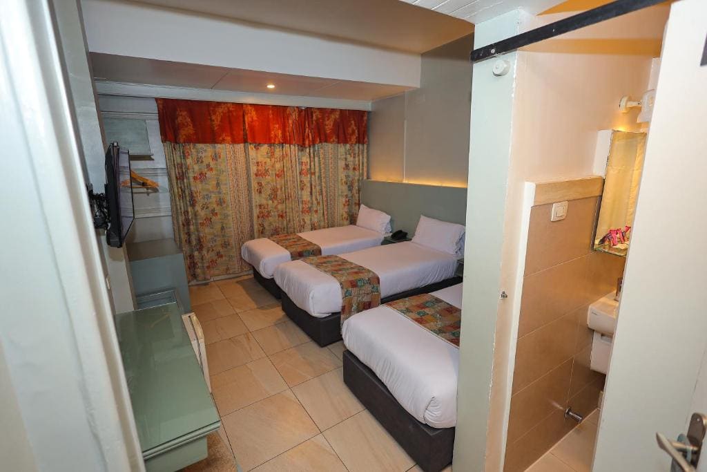 Superior Triple Room room - Image 2