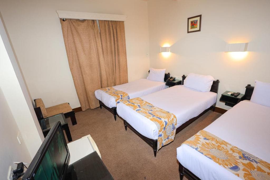 Superior Triple Room room - Image 1