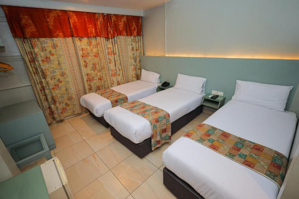 Superior Triple Room room - Image 3