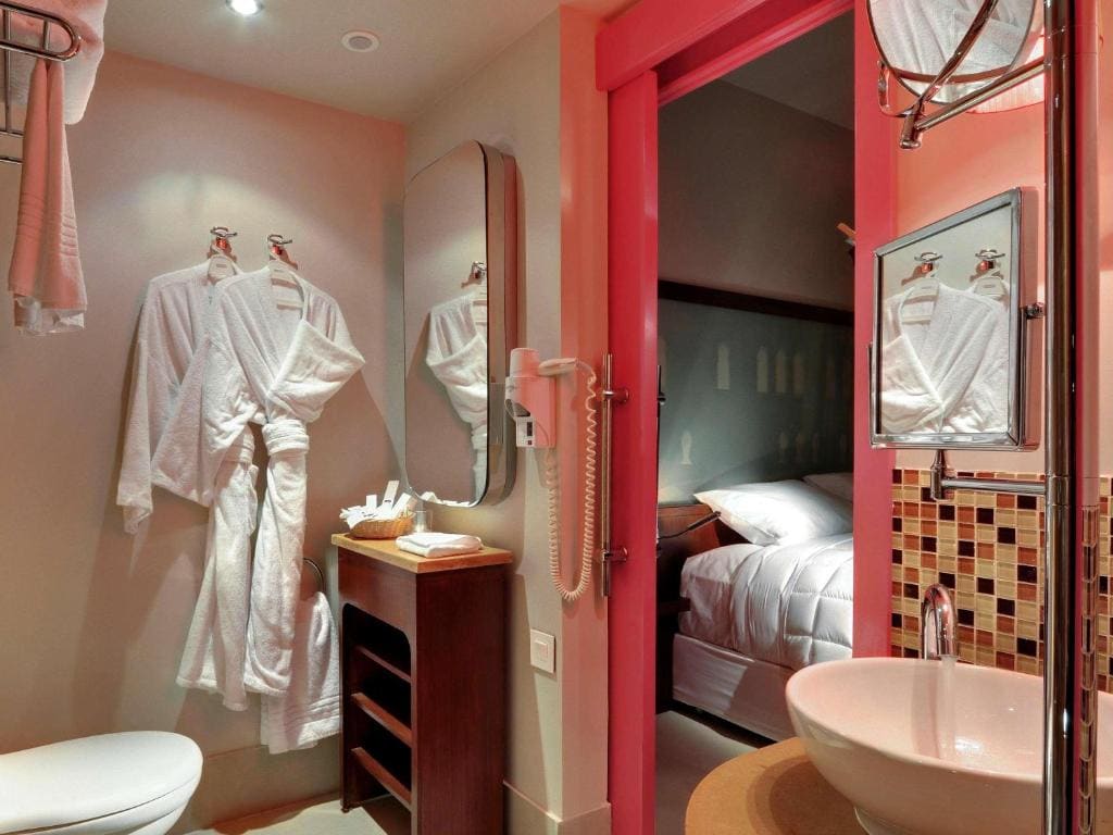 Standard Twin Room with Pool View room - Image 2