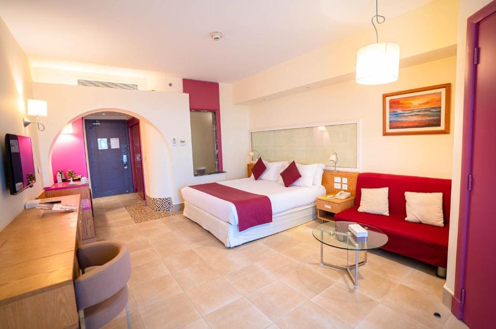 Superior Family Room room - Image 1