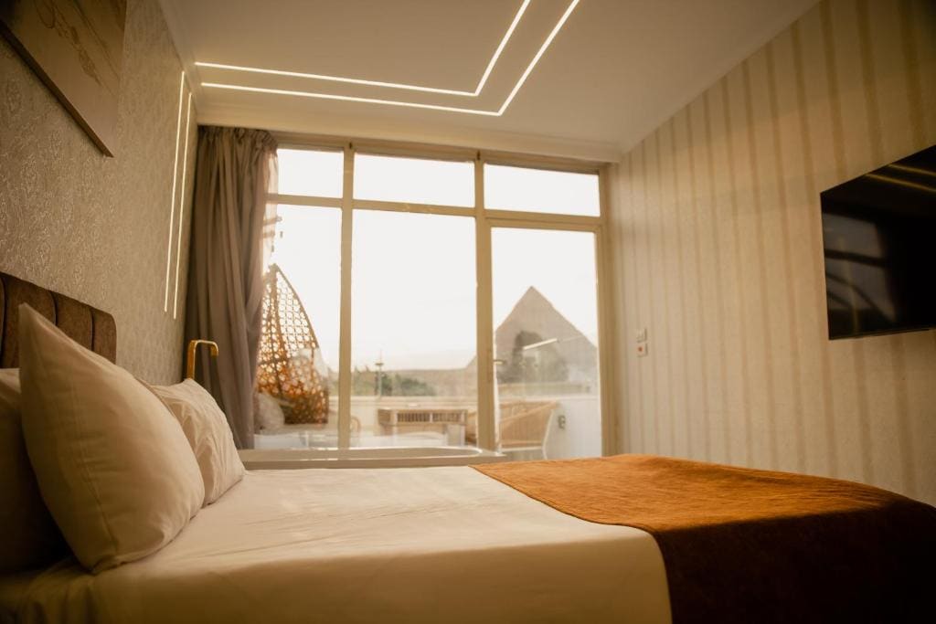 panorama suite with pyramids view room - Image 1
