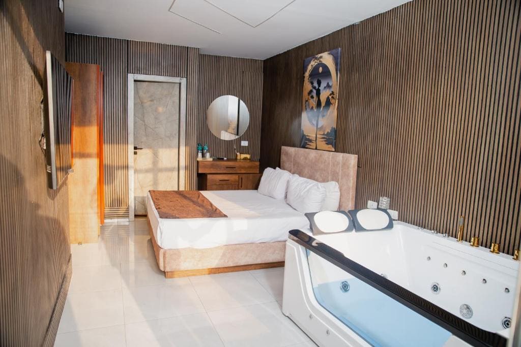Magic Suite with Pyramids View room - Image 3