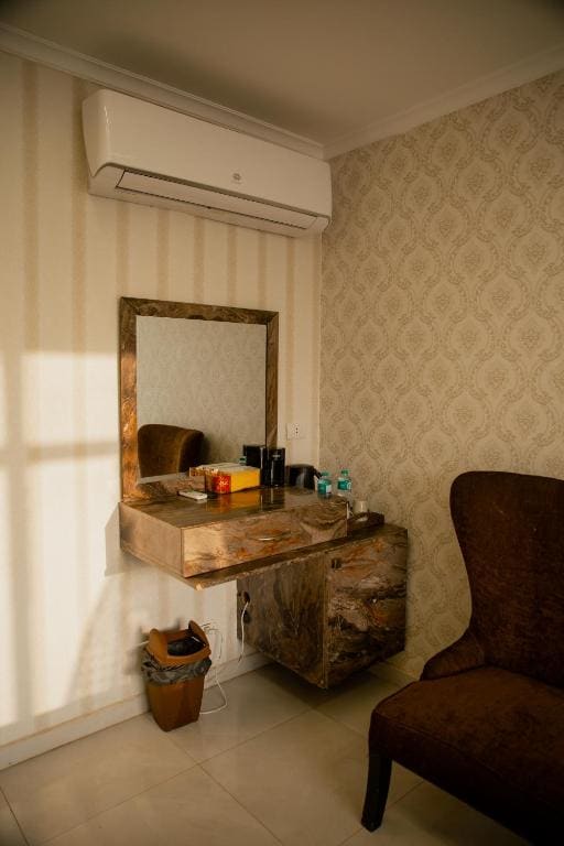 panorama suite with pyramids view room - Image 2